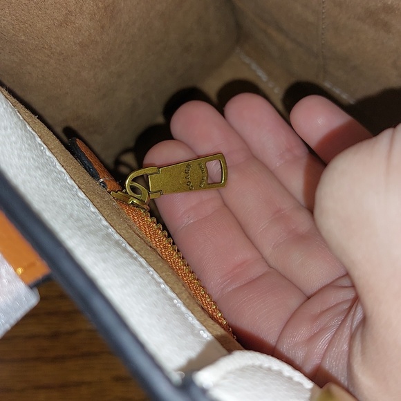 NOT FOR SALE Beautiful NWT Coach Field Tote - Picture 17 of 17